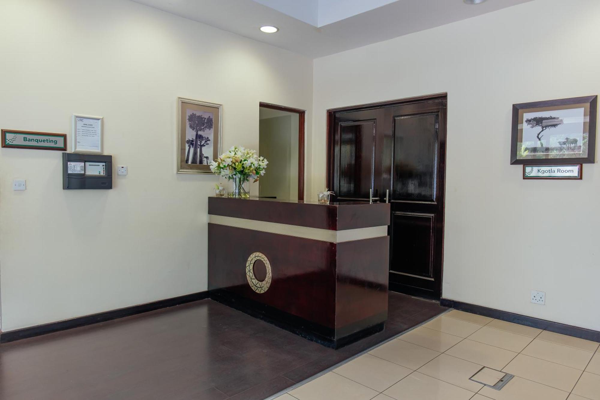 Cresta Lodge Gaborone Bagian luar foto